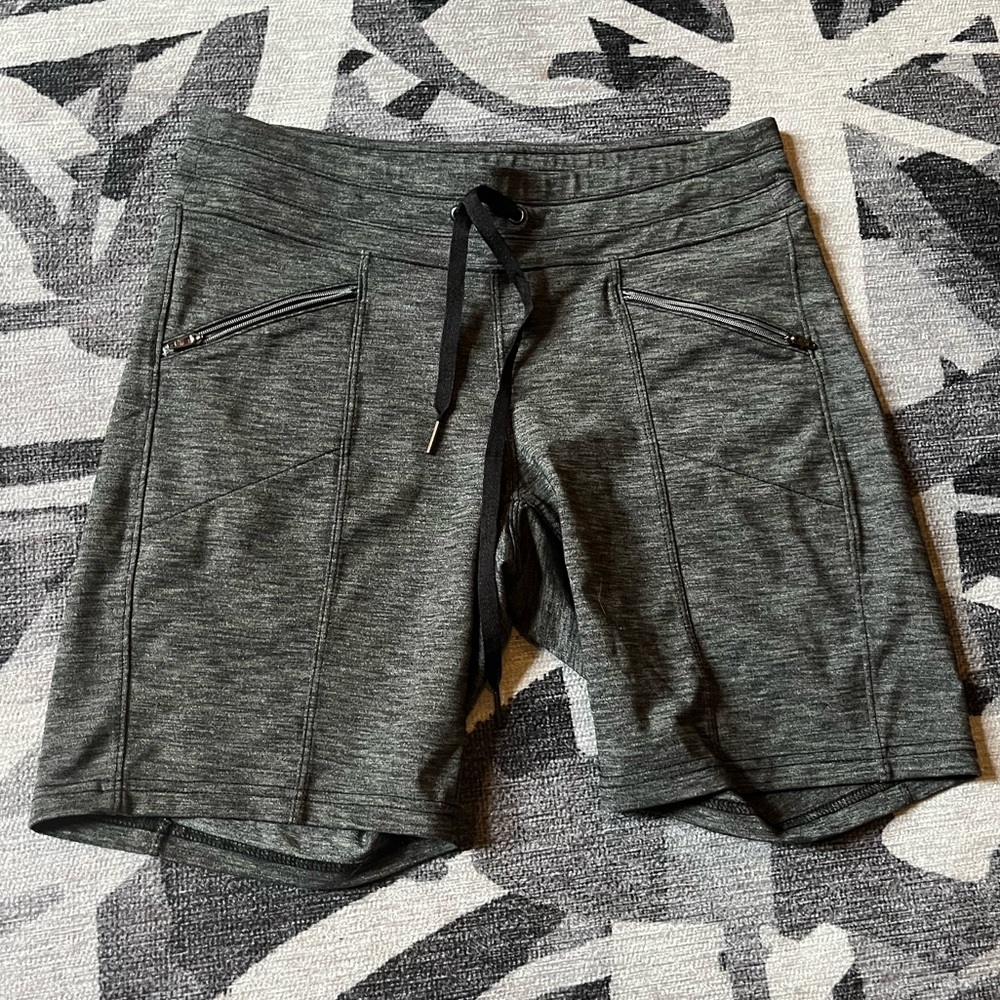 Athleta Metro Bermuda Shorts w/ Zipper Pockets